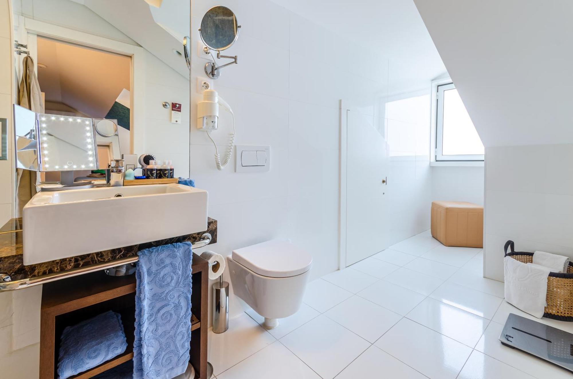 The 7 Hotel, Suites, & Lisboa
